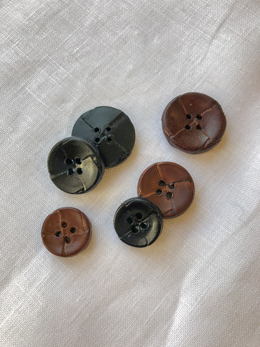 PARELLI Caramel Leather Buttons with Inset Metal Crests, Made in Italy