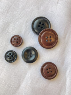 River Shell Buttons