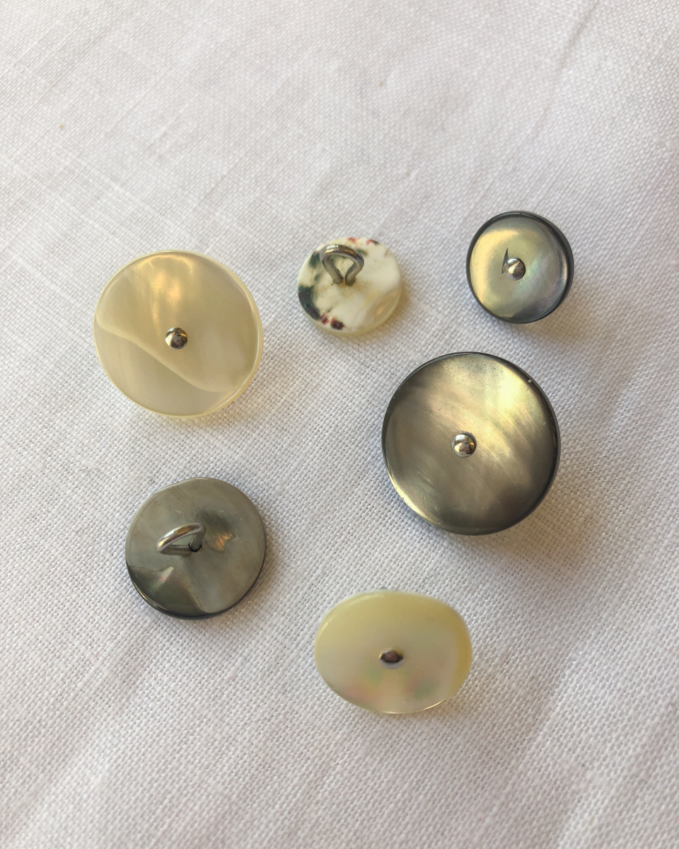 Pearl Button - Circle Button with Shank