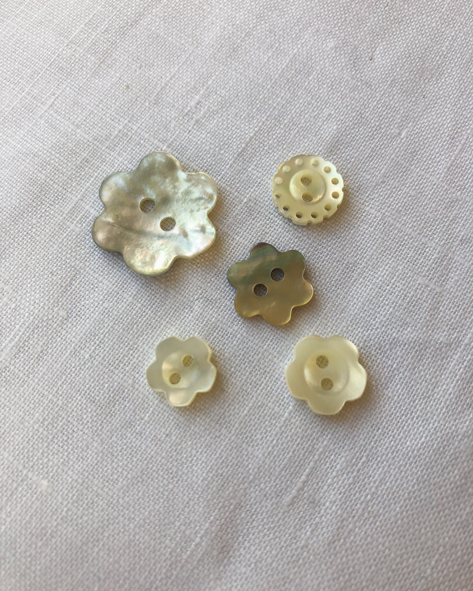 Mother of Pearl Shell Buttons 11 or 13mm - set of 6 white flower butto