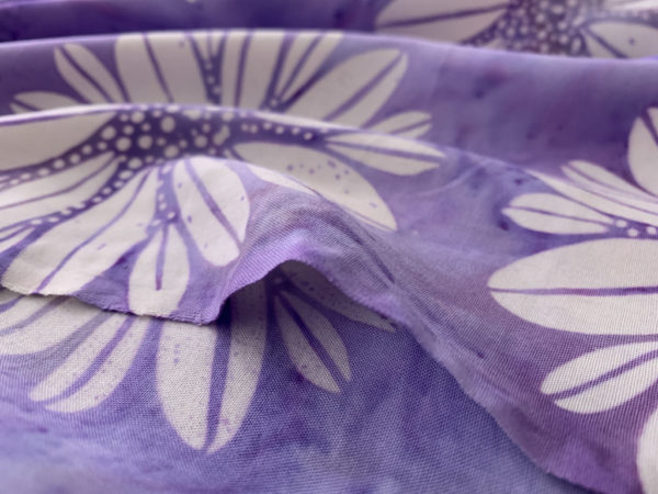 Rayon Batiks by Mirah – Bold Daisies – Lavender