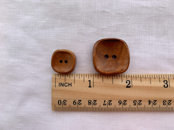 Rounded Square Lacquered Wood Button