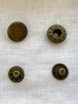 Mother of Pearl Buttons – Brown - Stonemountain & Daughter Fabrics