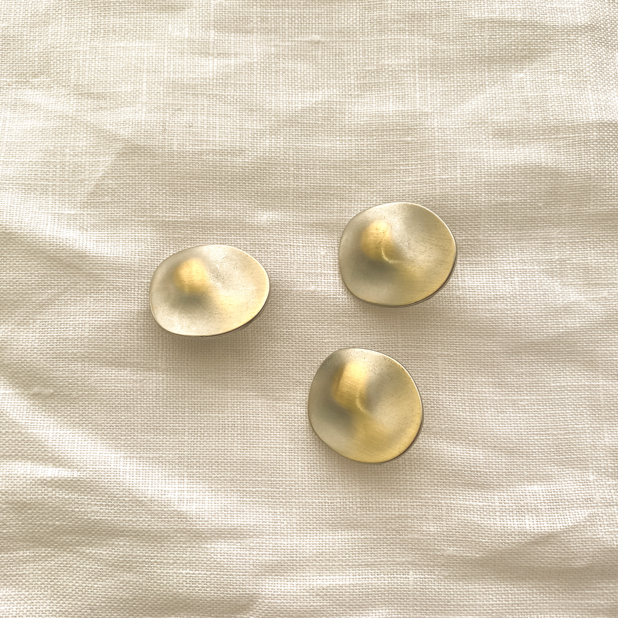 Metal Saucer Shank Buttons - Stonemountain & Daughter Fabrics