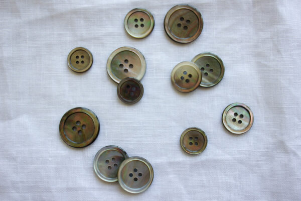 Rimmed Mother of Pearl Buttons - Gray