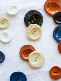 Lucienne Plastic Buttons