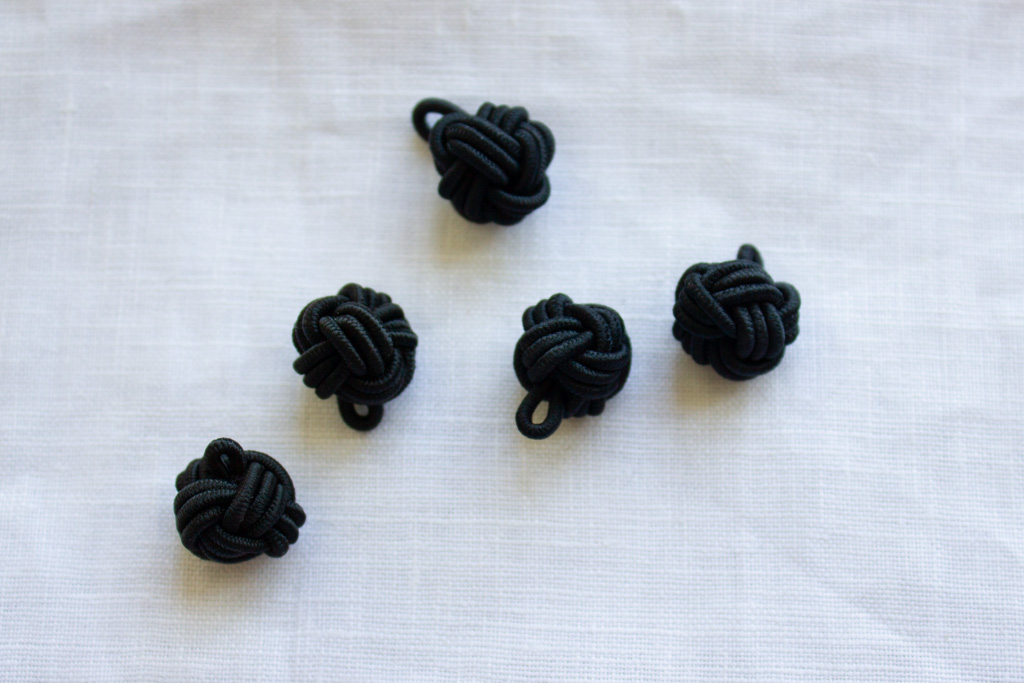 Chinese Button Knot Closure