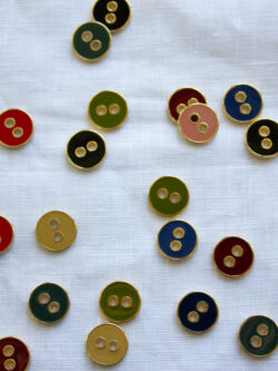 Mother of Pearl Buttons – Brown - Stonemountain & Daughter Fabrics