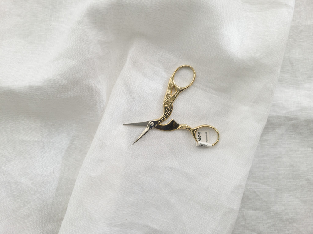 3 1/2 Gold Stork Embroidery Scissors | Harts Fabric