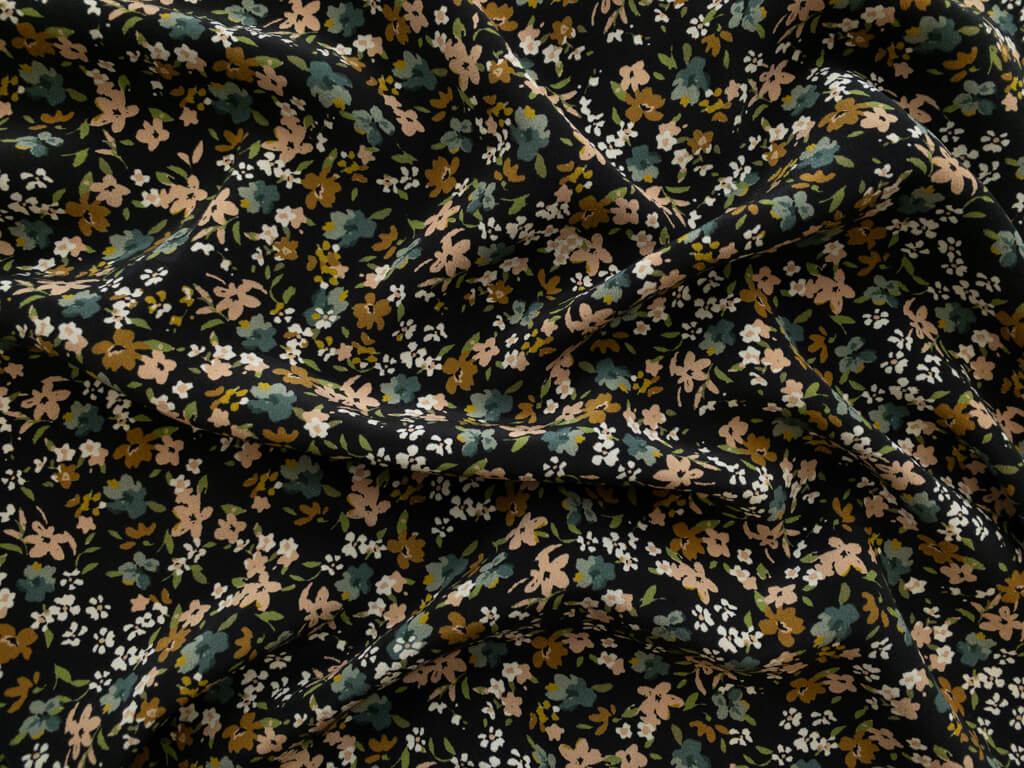 Amour Vert – Sandwashed Silk Crepe de Chine – Ditsy Floral – Black/Peach