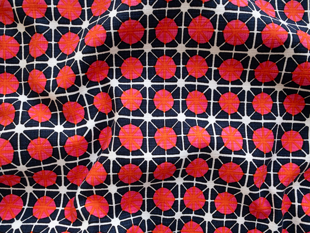 LA Designer Deadstock ā Cotton/Spandex Stretch Barkcloth ā Connected Dots