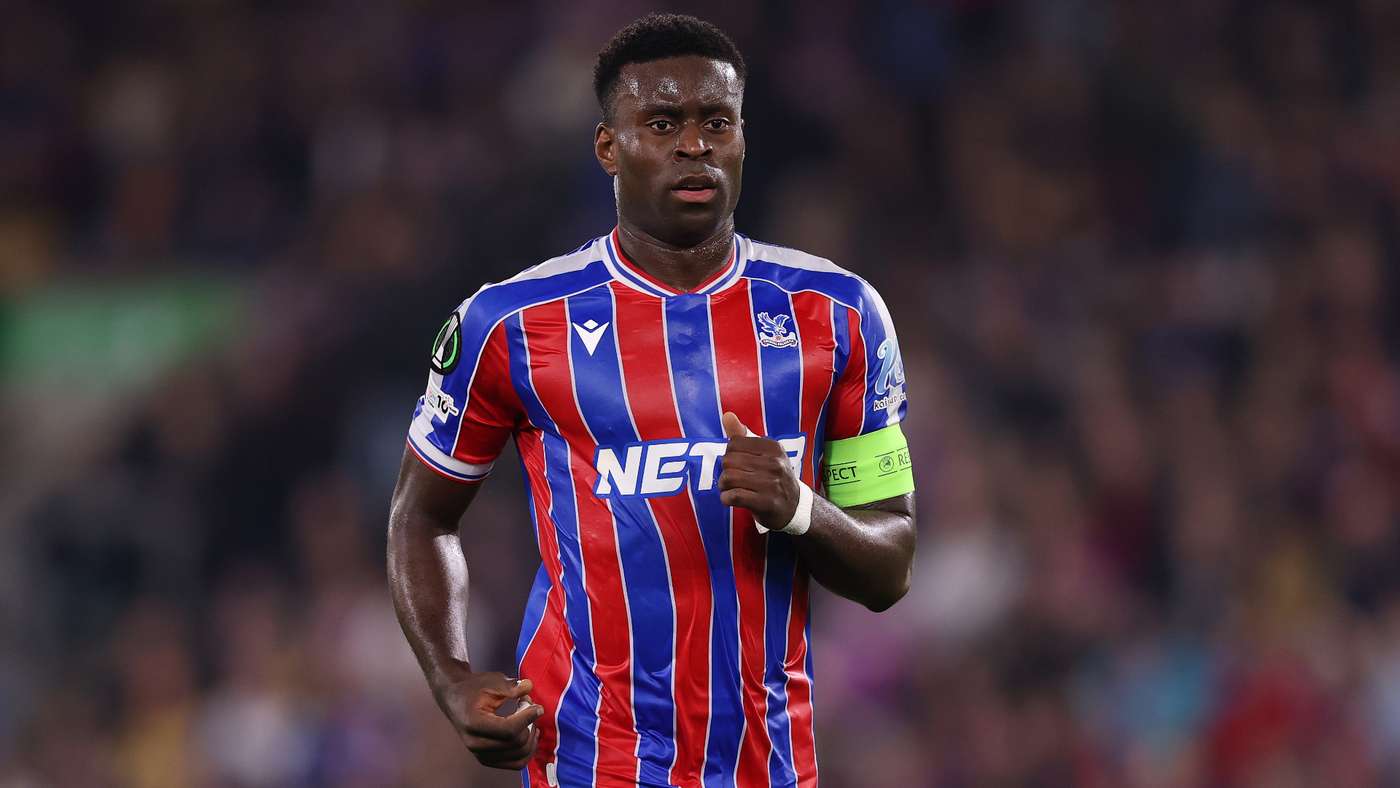 Marc Guehi defiende con Crystal Palace y podría buscar un nuevo club en 2026