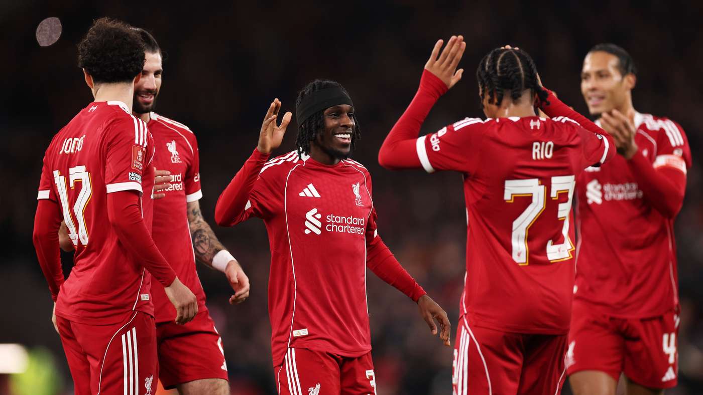 Frimpong dice que Van Dijk es leyenda y amigo en Liverpool