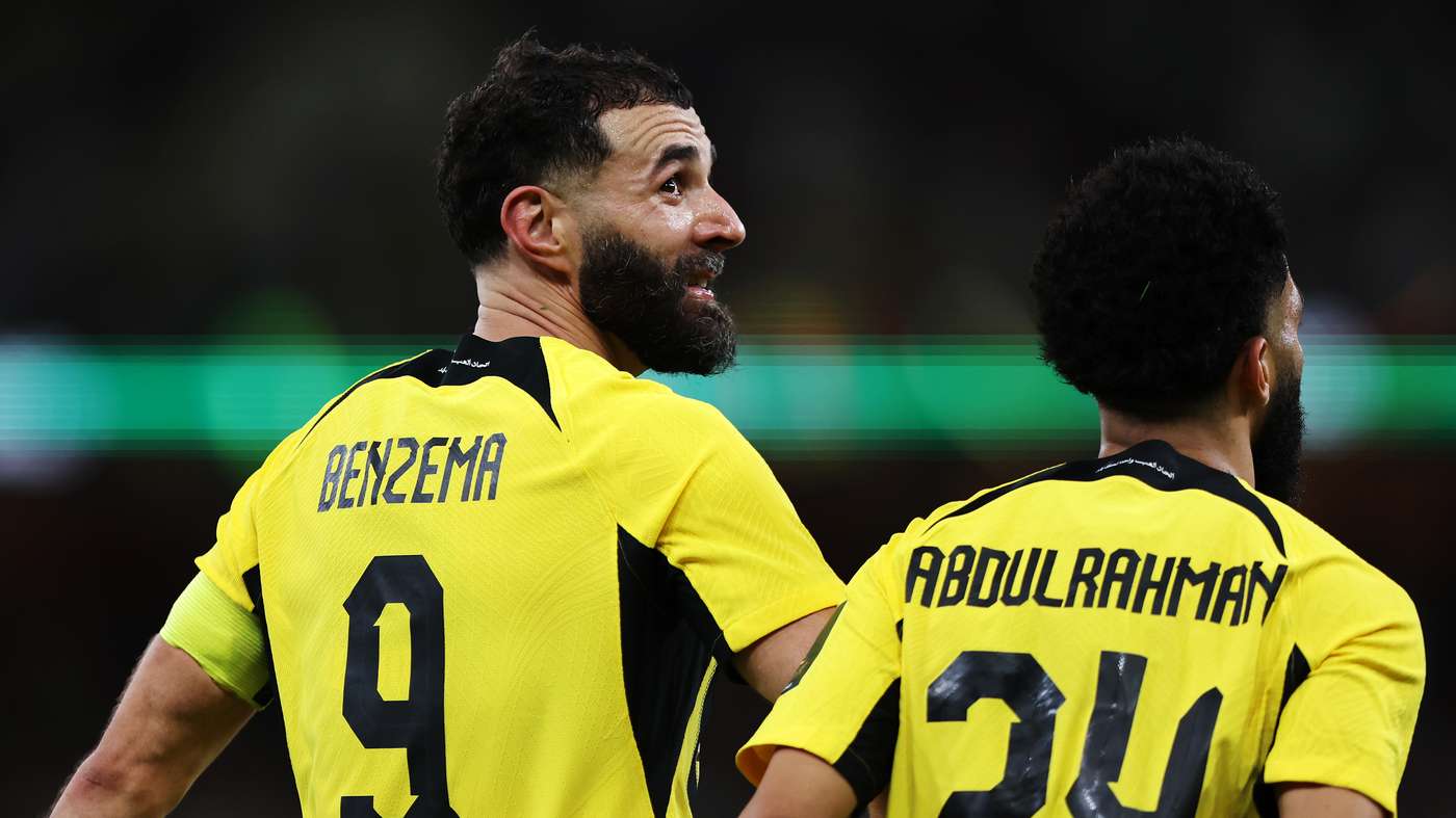 Benzema transferencia al Hilal; fans queman camisetas