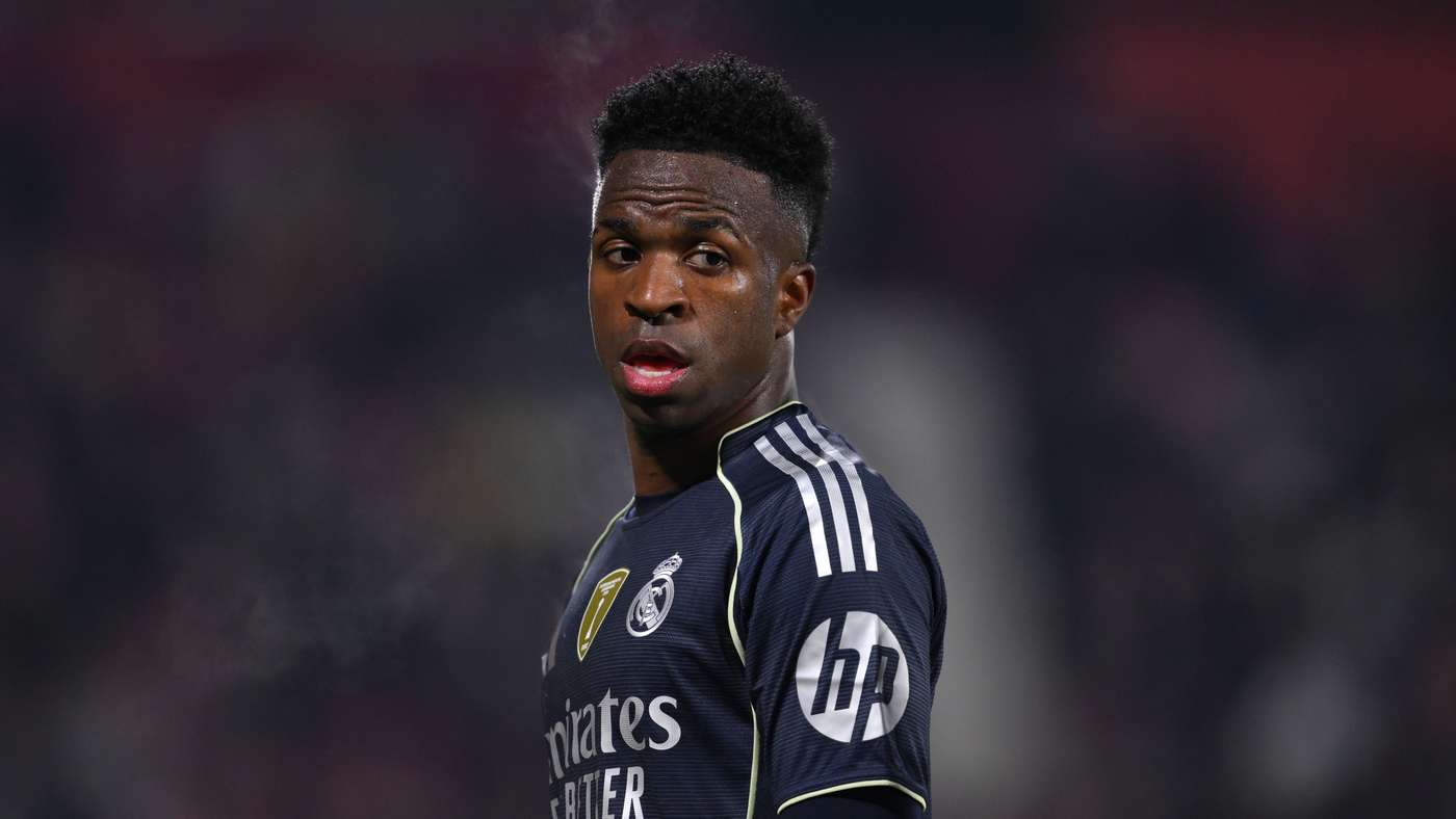 Photo de Vinícius Júnior et Mohamed Salah dans le cadre des rumeurs de transfert vers l’Arabie Saoudite.