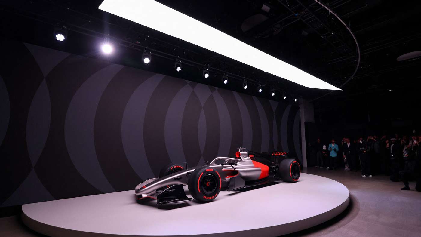 Audi confirme le premier démarrage de sa Formule 1 2026, marquant le début de son retour en F1 après l’acquisition de Sauber et l’intégration des équipes.
