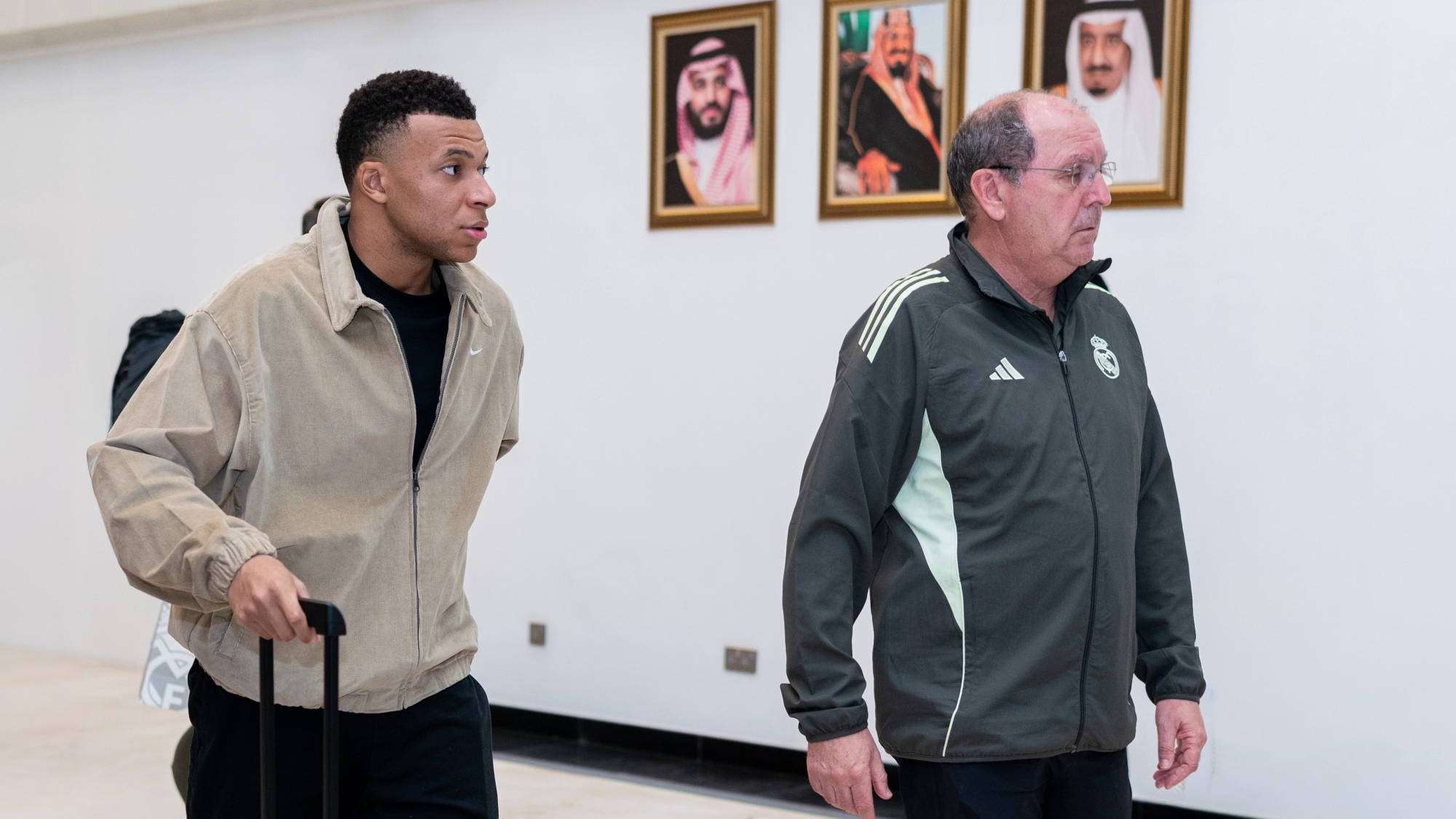 Mbappé accueilli à l’aéroport de Jeddah avant le Supercoupe espagnole