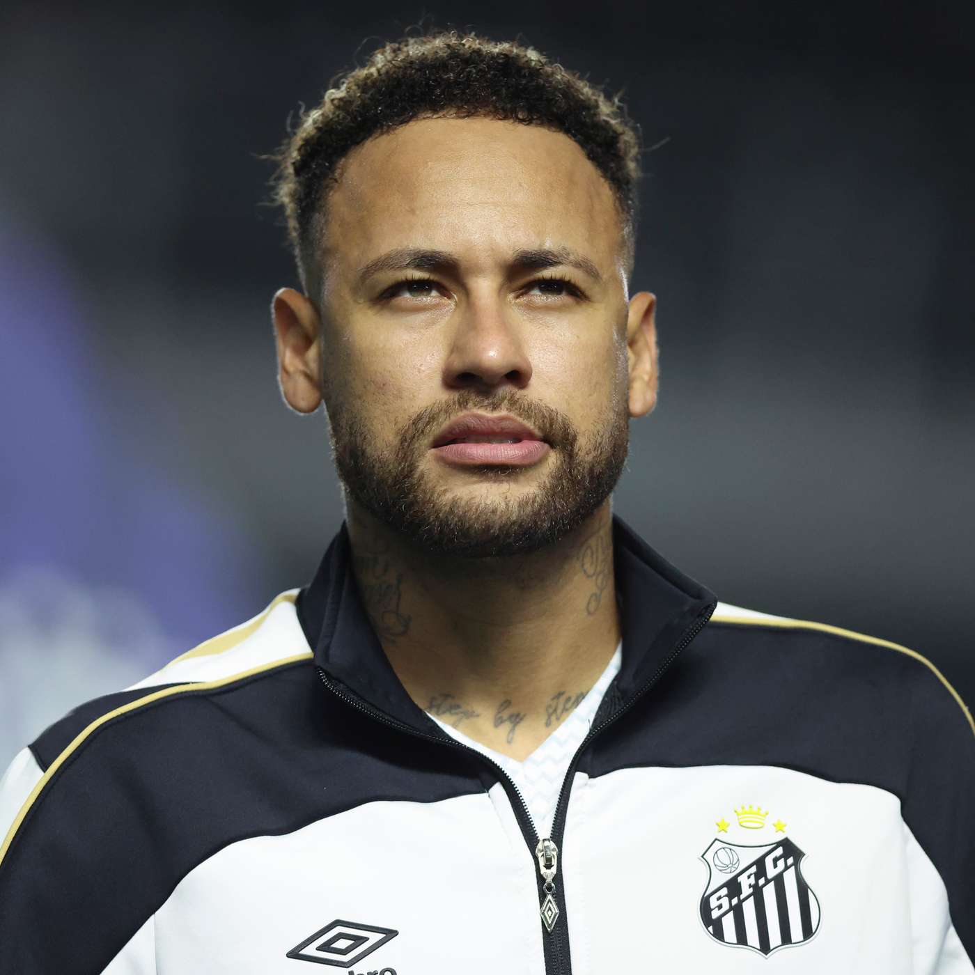 Neymar impliqué dans une affaire où une ex-cuisinière l’accuse de conditions de travail extrêmes à Rio de Janeiro