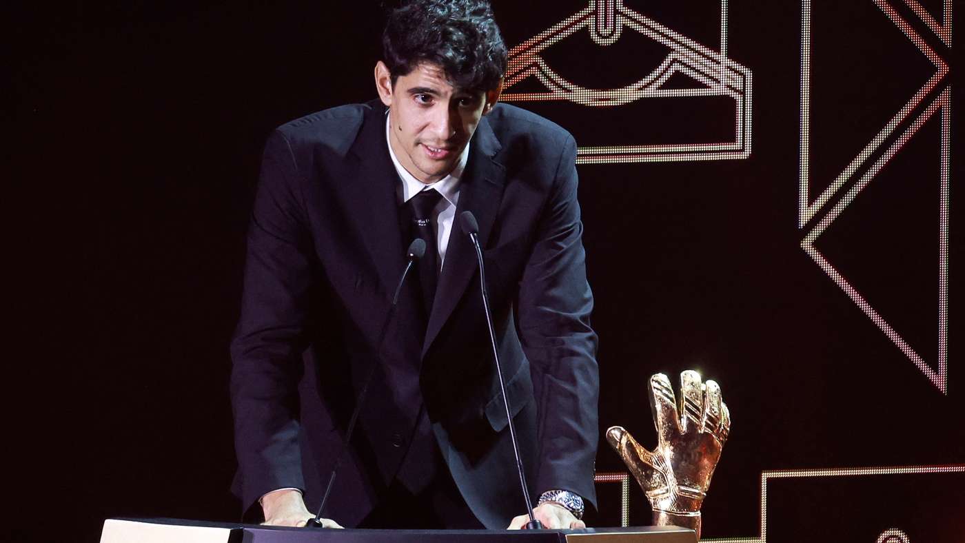 Yassine Bono premiato miglior portiere africano durante la cerimonia a Rabat, CAN 2026 all’orizzonte