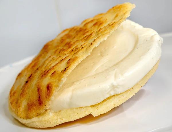 Arepa de Queso de Mano