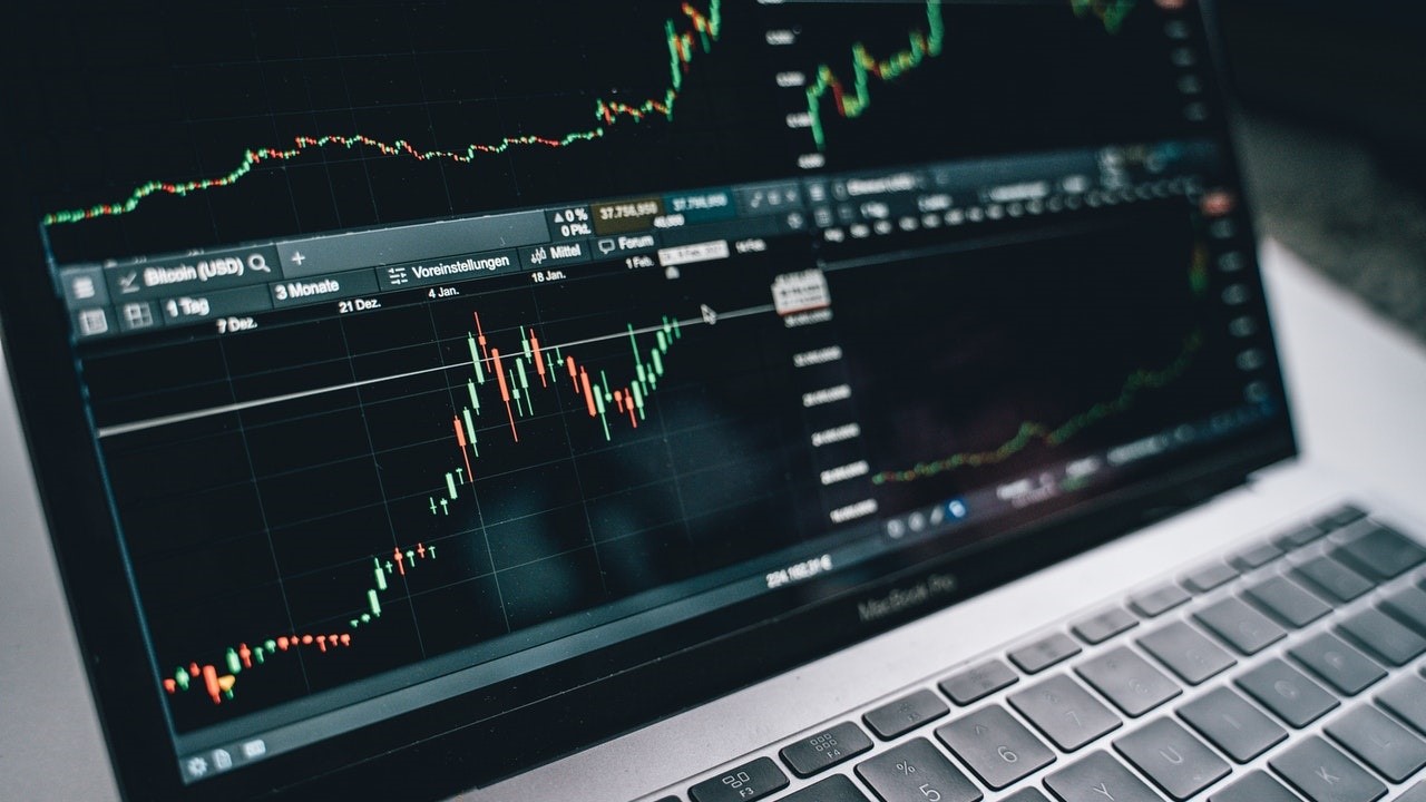 Memahami Pola Hammer Candlestick dalam Dunia Trading