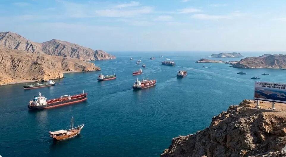 Harga Minyak Dunia Turun ke Level Terendah Pascakonflik AS-Iran, Arus Kapal di Selat Hormuz Kembali Normal