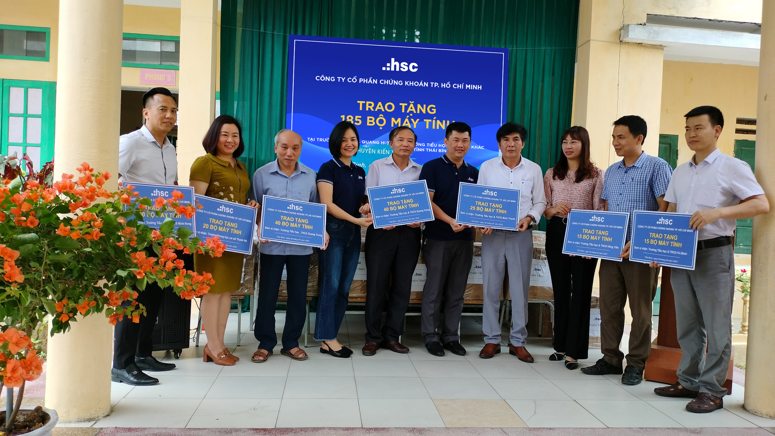 HSC donated 185 computers to schools in Kien Xuong, Thai Binh