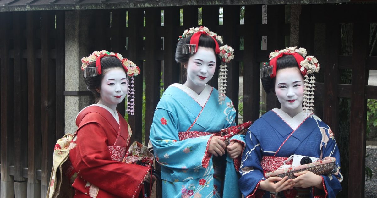春の京都ではんなり舞踊鑑賞 舞妓・芸妓の祭典「都をどり」を 