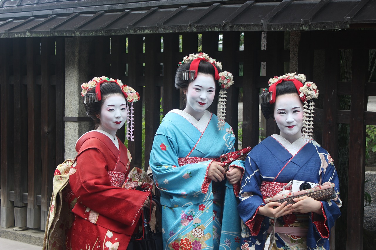 春の京都ではんなり舞踊鑑賞♪舞妓・芸妓の祭典「都をどり」を楽しむ