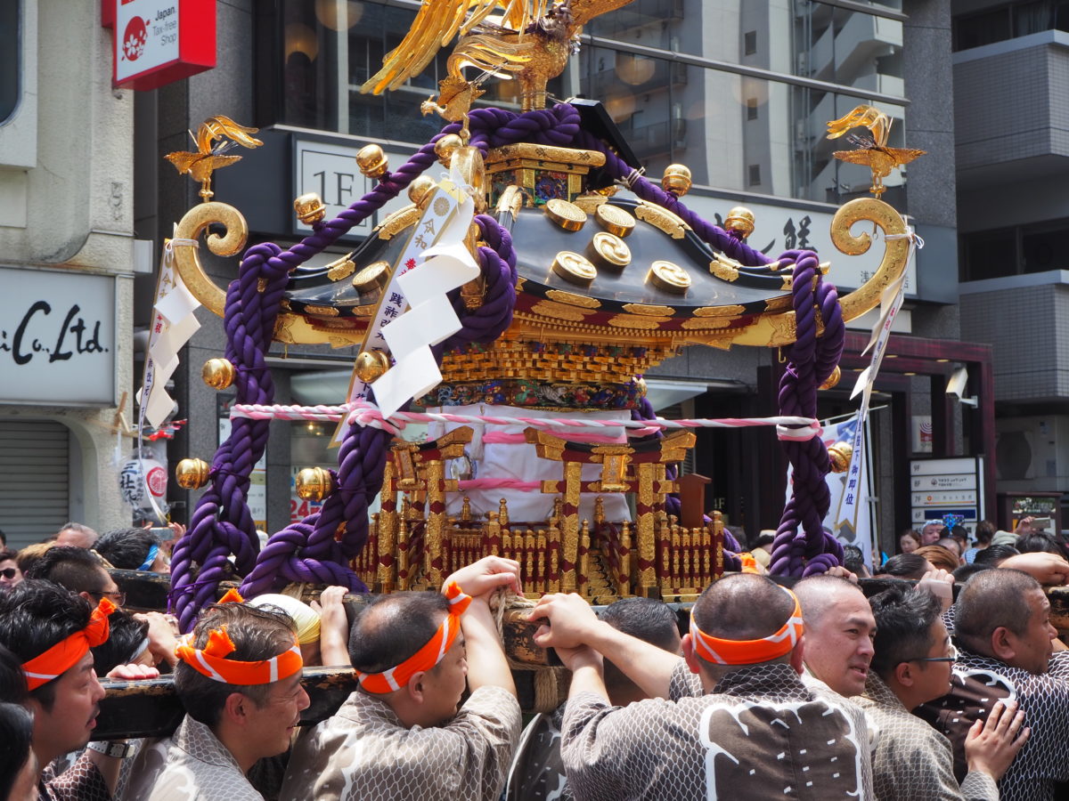 初めてお神輿を担ぐ 祭り衣装を浅草中屋で一式揃えてみた オマツリジャパン 毎日 祭日