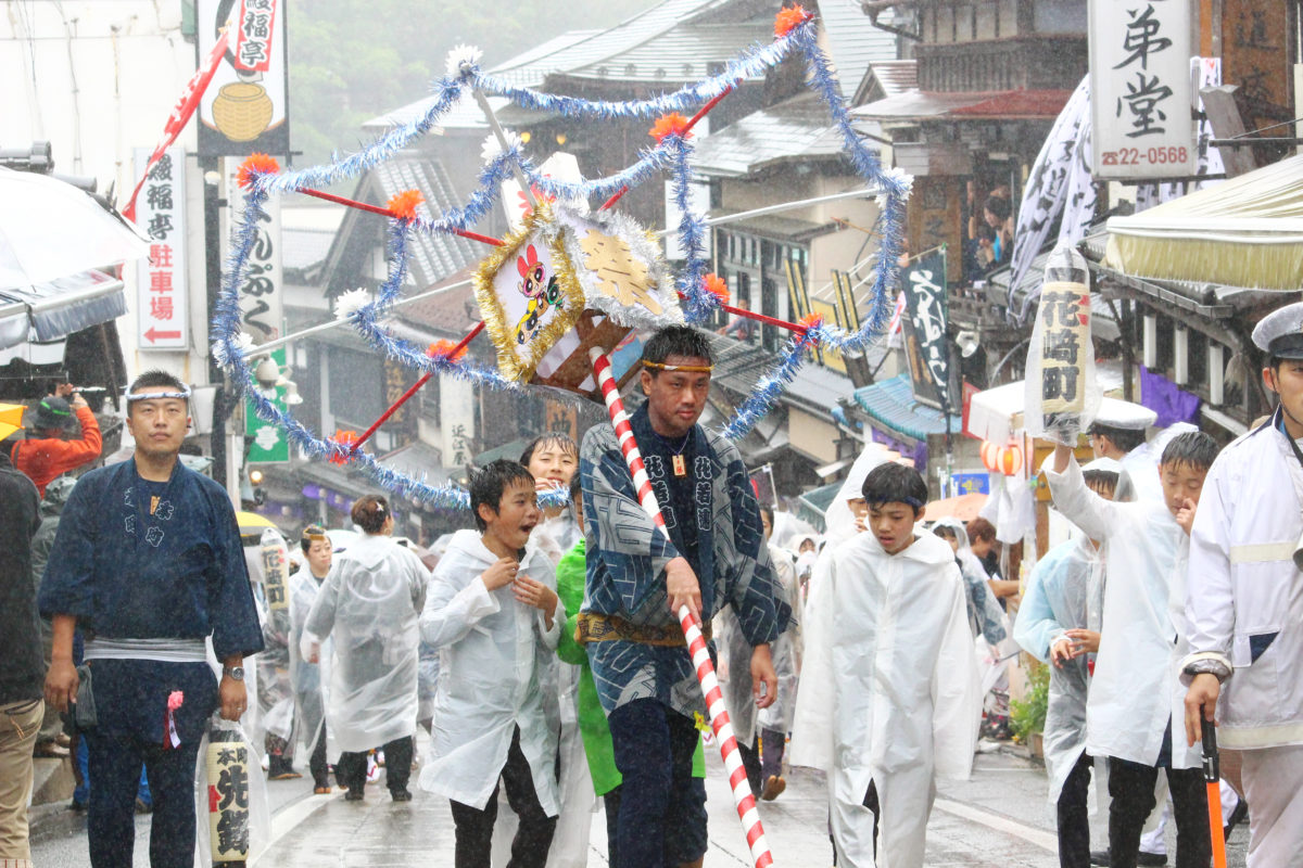 成田祇園祭は成田の夏の風物詩 山車 屋台が坂道を駆け上がる姿は豪快 オマツリジャパン 毎日 祭日