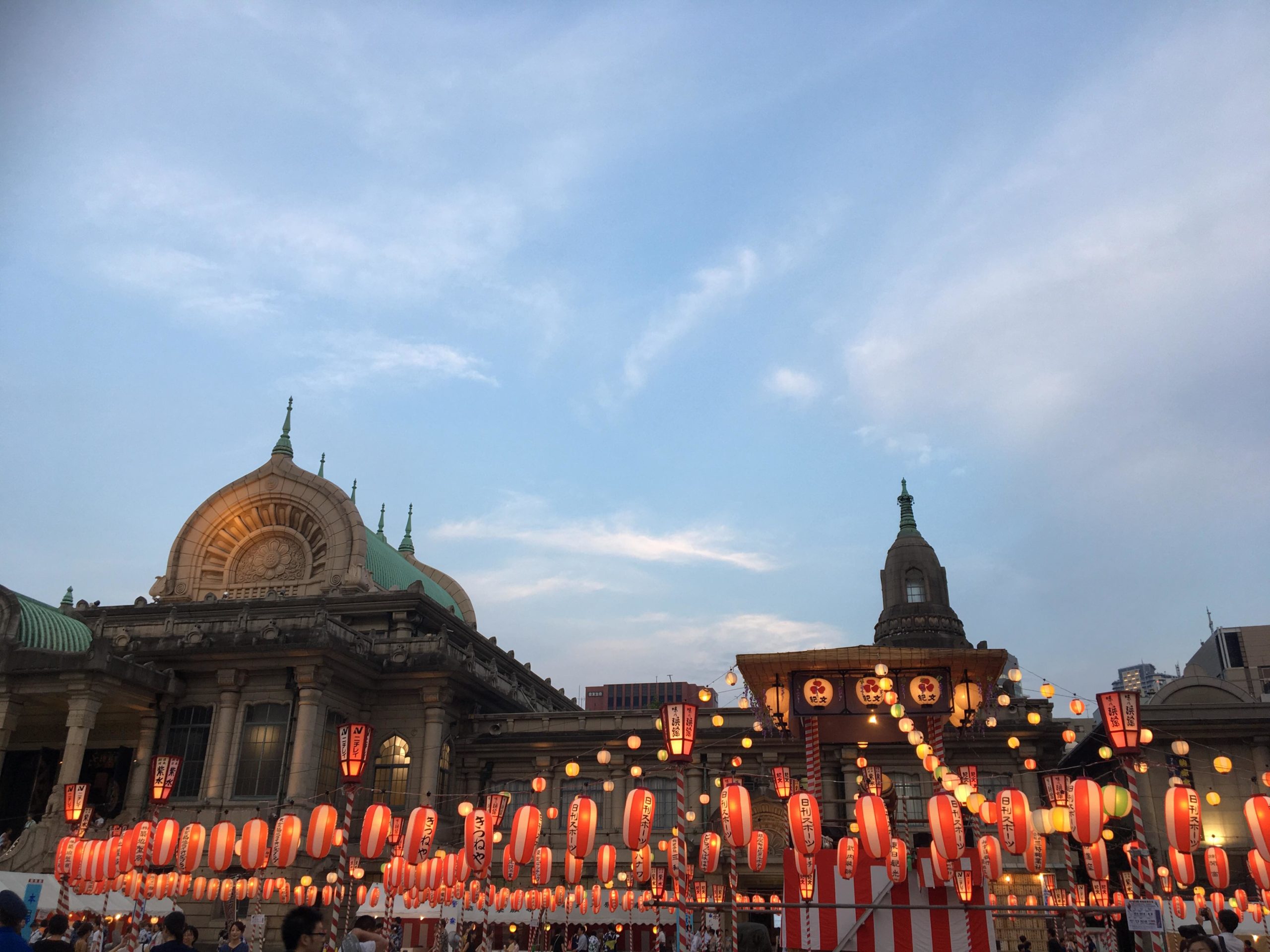 東京 築地本願寺納涼盆踊り 日本一美味しい盆踊りの魅力はグルメだけじゃない オマツリジャパン 毎日 祭日