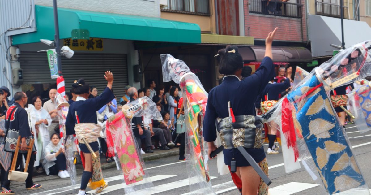 静岡の奇祭「島田大祭 帯まつり」2本の大太刀に金襴緞子の丸帯を