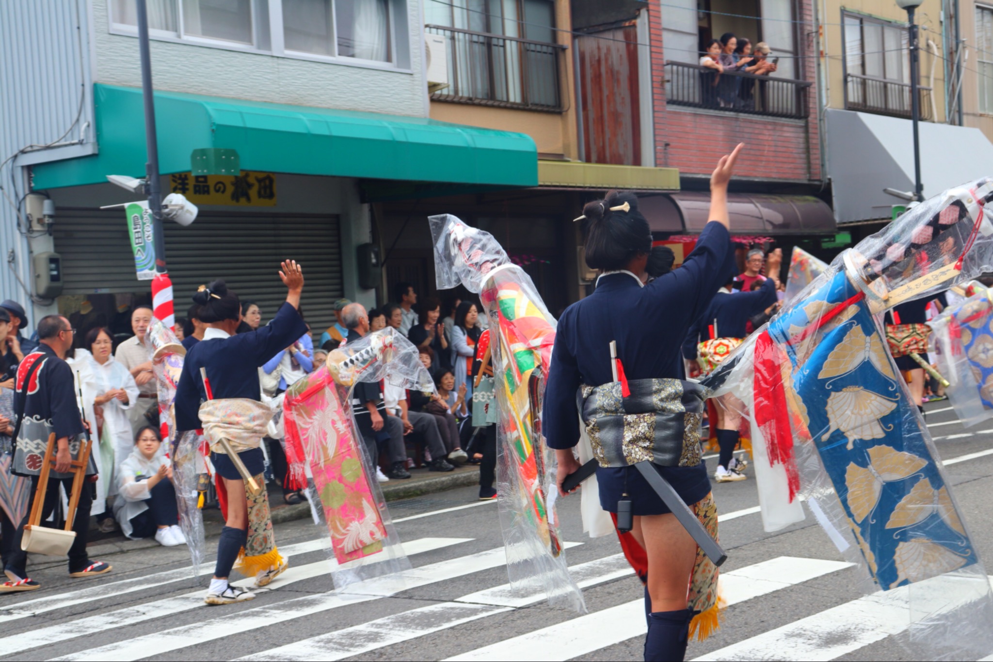 【2025A/W新作★送料無料】 静岡の奇祭「島田大祭 帯まつり」2本の大太刀に金襴緞子の丸帯を 絵本・児童書