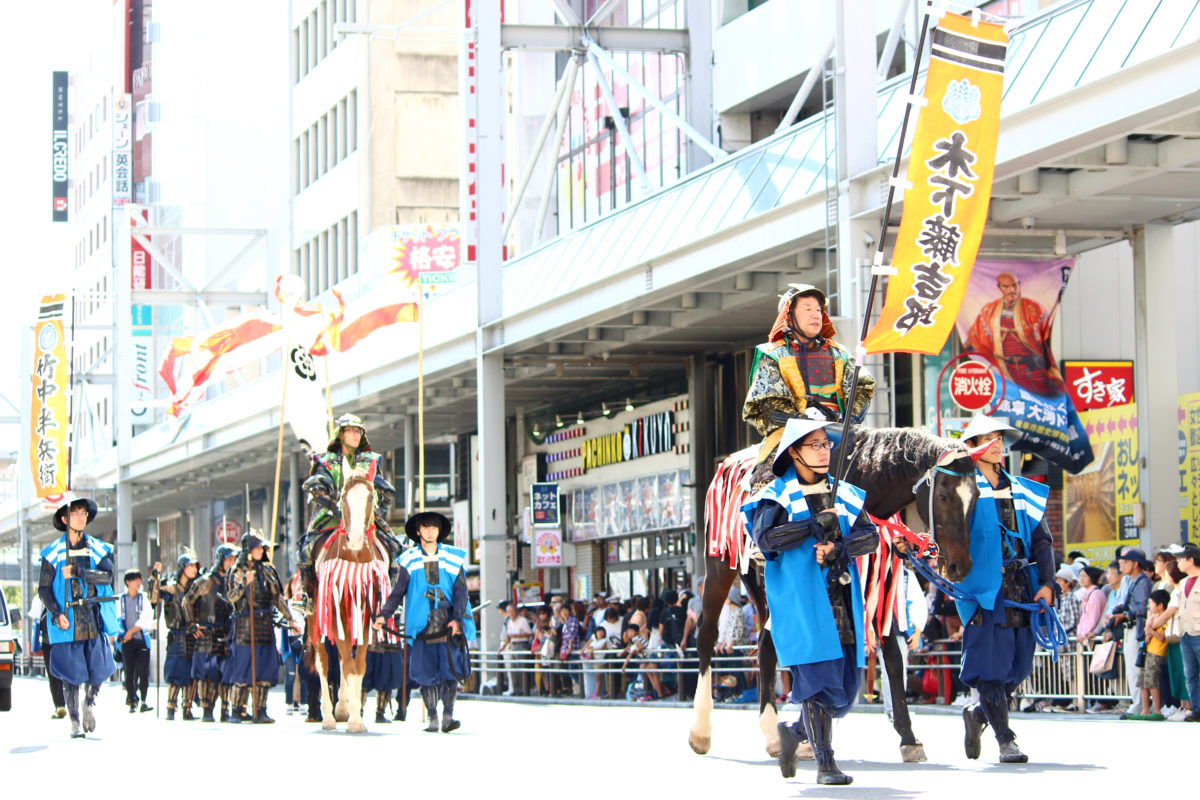 ぎふ信長まつりは戦国時代ファン必見の秋祭り 騎馬武者に火縄銃に芸能人まで登場 オマツリジャパン 毎日 祭日