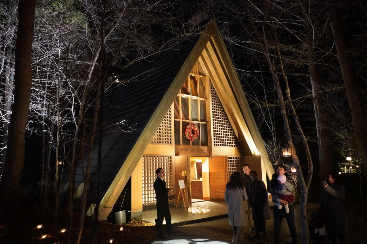 軽井沢高原教会 星降る森のクリスマス は日帰りで楽しめる 帰りに温泉も オマツリジャパン 毎日 祭日