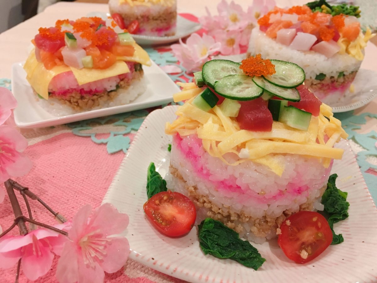 ひなまつりはオシャレなちらし寿司でインスタ映え間違いなし ちらし寿司ケーキのポイントをご紹介 オマツリジャパン 毎日 祭日