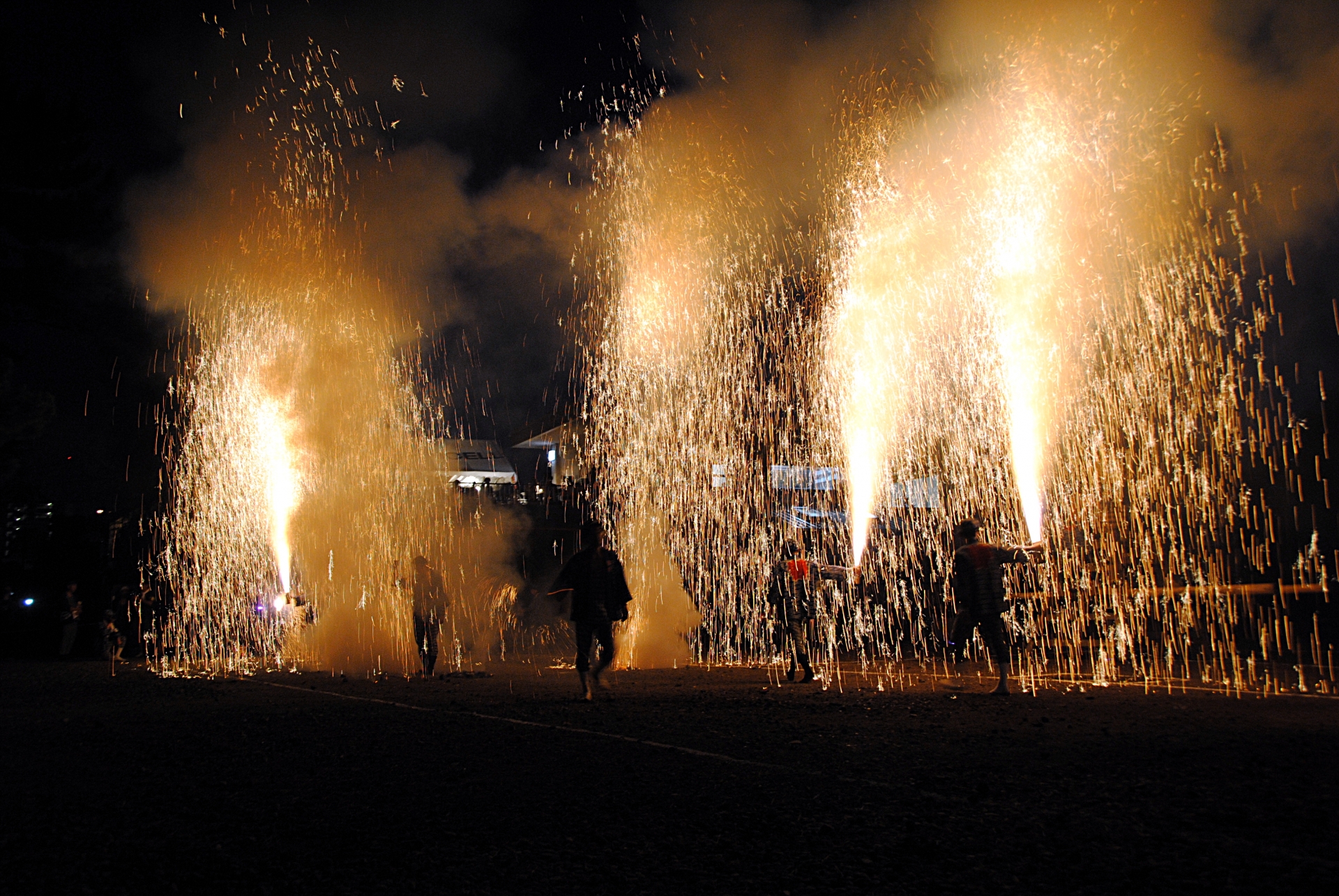 手筒花火ってどんな花火 由来や手筒花火が楽しめるイベントをお届け オマツリジャパン あなたと祭りをつなげるメディア