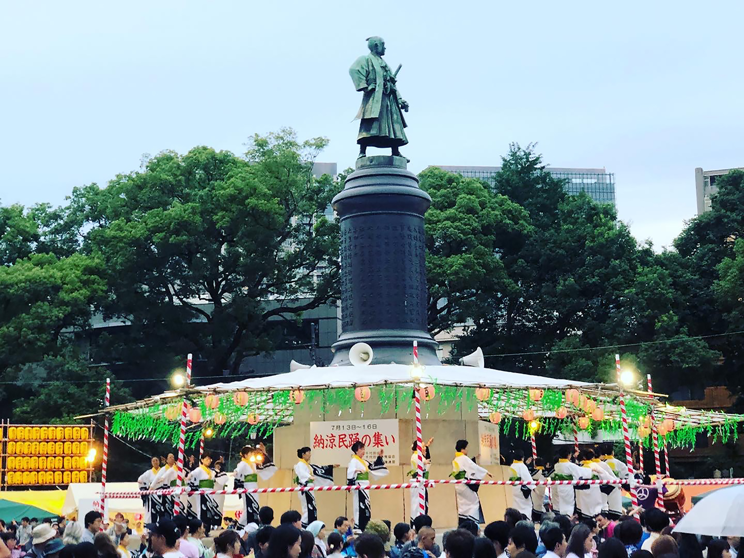 みたままつり納涼民踊のつどい 靖国神社に集い踊る 東京を代表する盆踊り オマツリジャパン 毎日 祭日