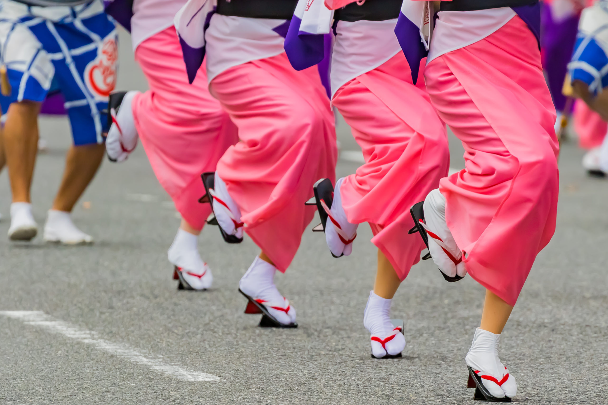 阿波踊りの舞台裏 知りたい 足袋と下駄 踊る阿呆のリアルな足元事情 オマツリジャパン 毎日 祭日