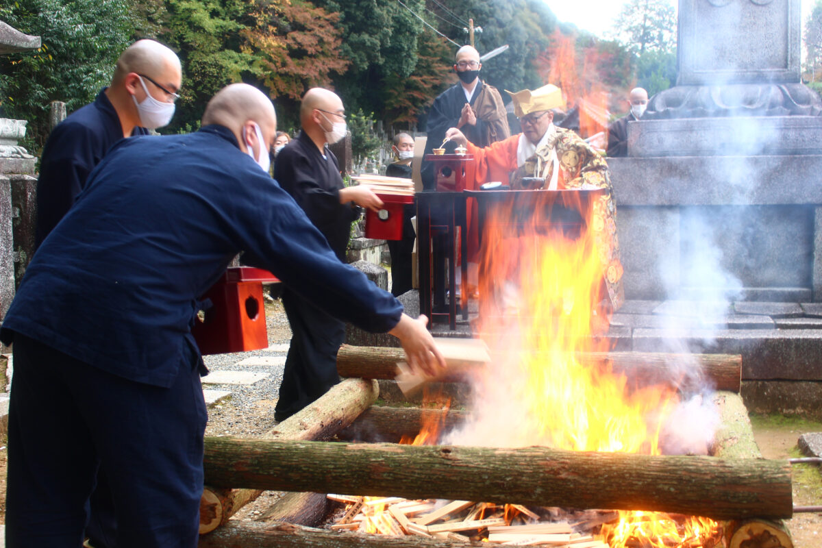 濡髪大明神大祭 京都 知恩院から現地速報レポート 幸せを祈る火祭り オマツリジャパン 毎日 祭日