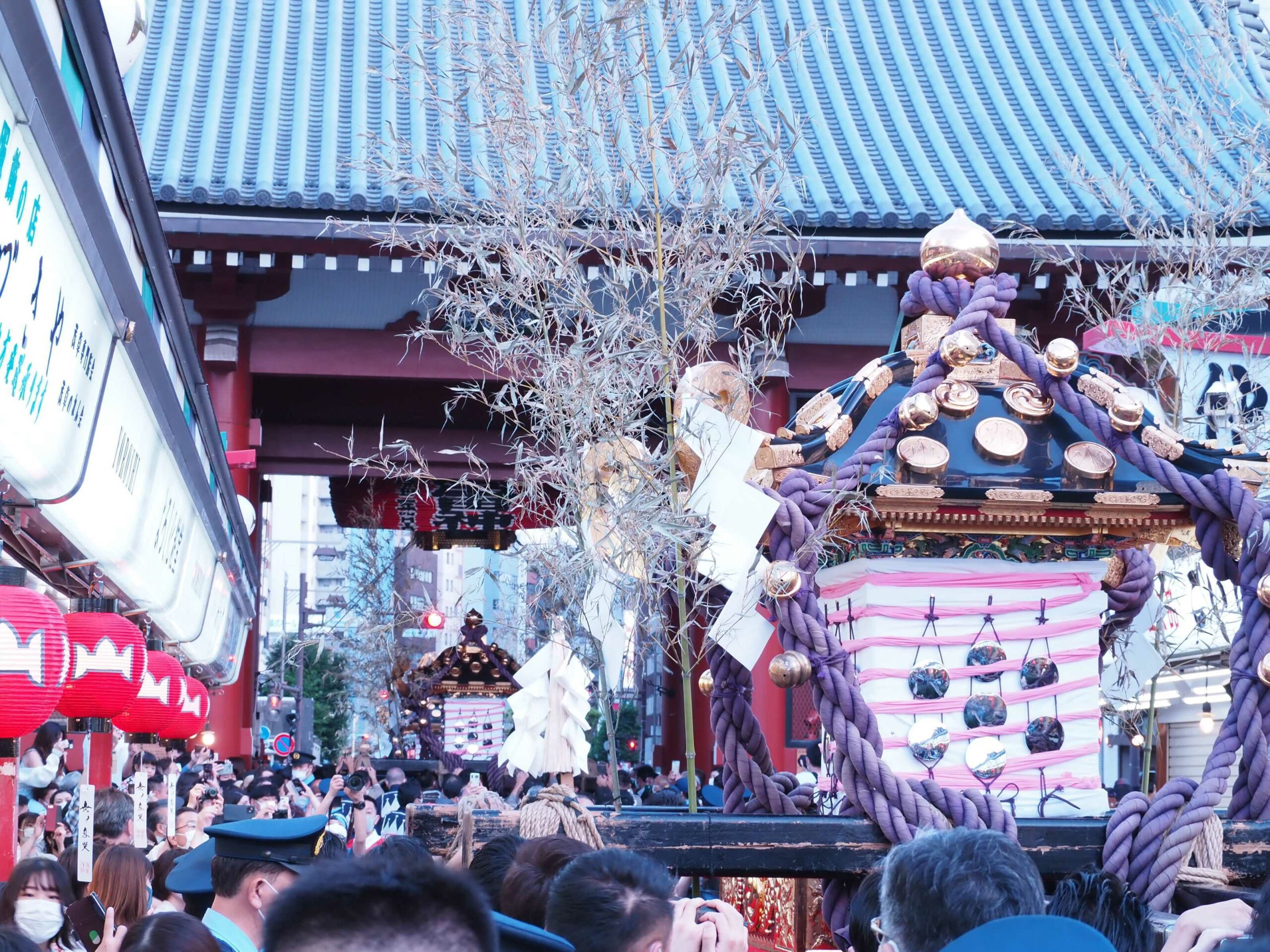 三社祭が閉幕 3基が連なる異例の巡行に活気(オマツリジャパン) - goo