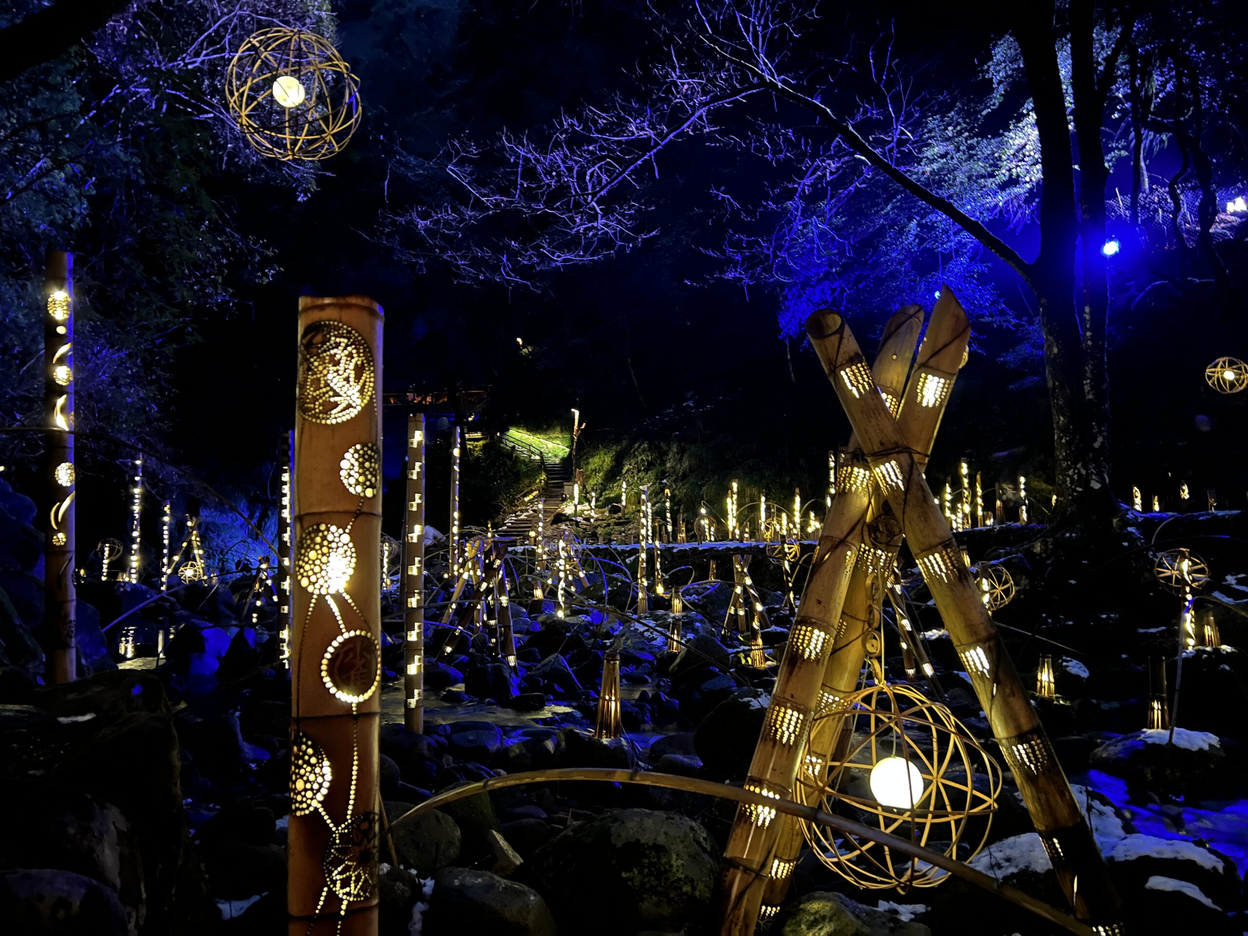 渓谷が神秘的にライトアップ!「赤目渓谷 幽玄の竹あかり」は1 渓谷が神秘的にライトアップ!「赤目渓谷 幽玄の竹あかり」は1