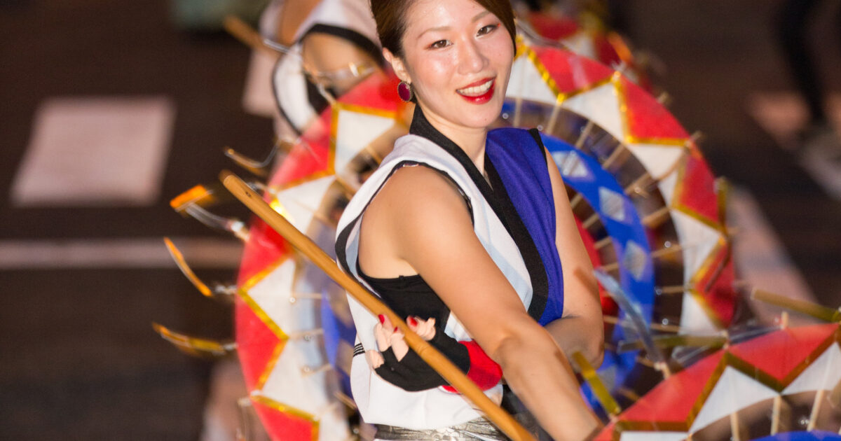 鳥取の「世界最大級」まつり！ド派手な傘で踊る「鳥取しゃんしゃん祭」で夏の暑さを吹き飛ばす！｜株式会社オマツリジャパン