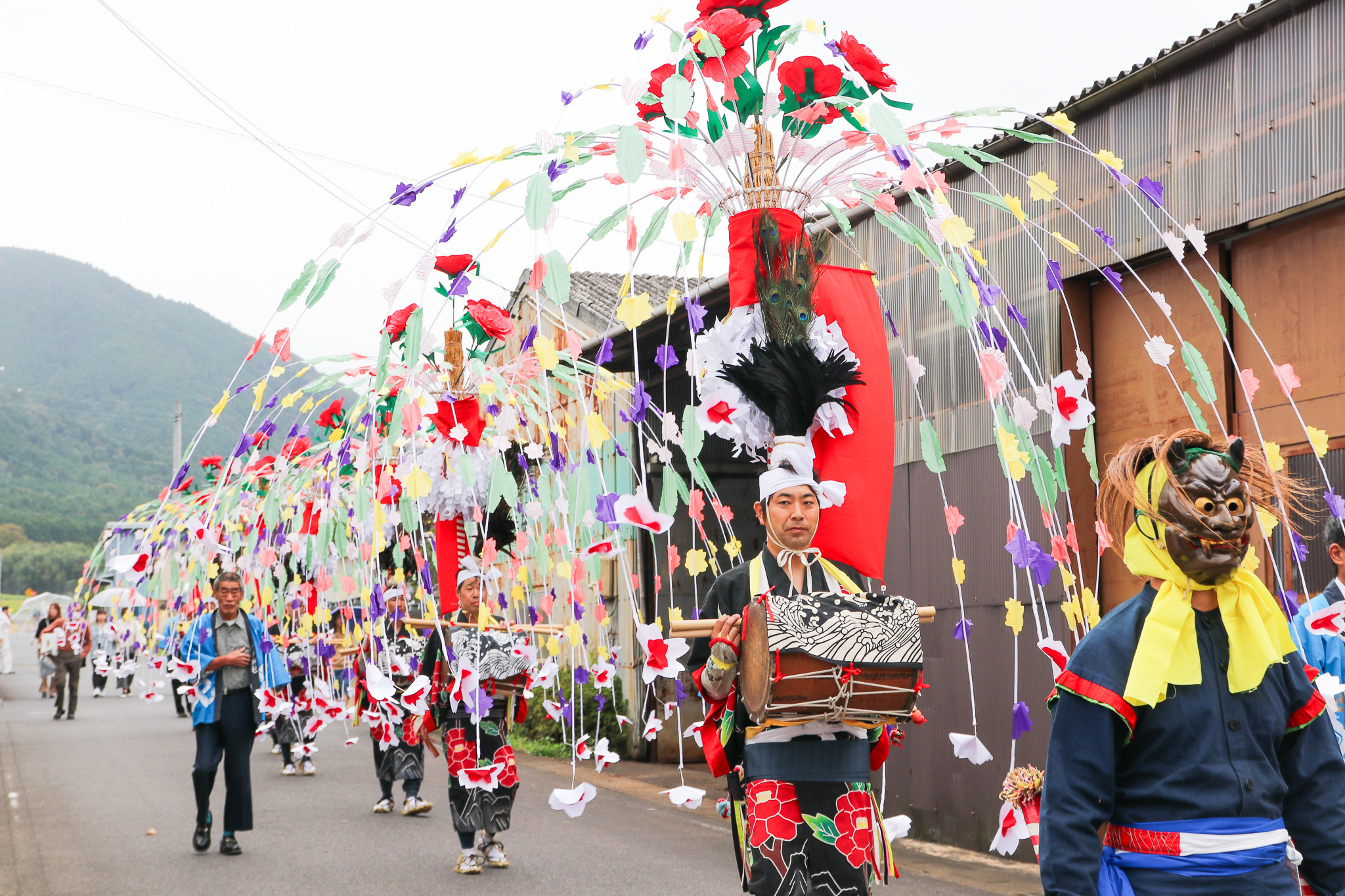 勝手神社の神事踊（かんこ踊り）が4年ぶり開催！色とりどりの姿での