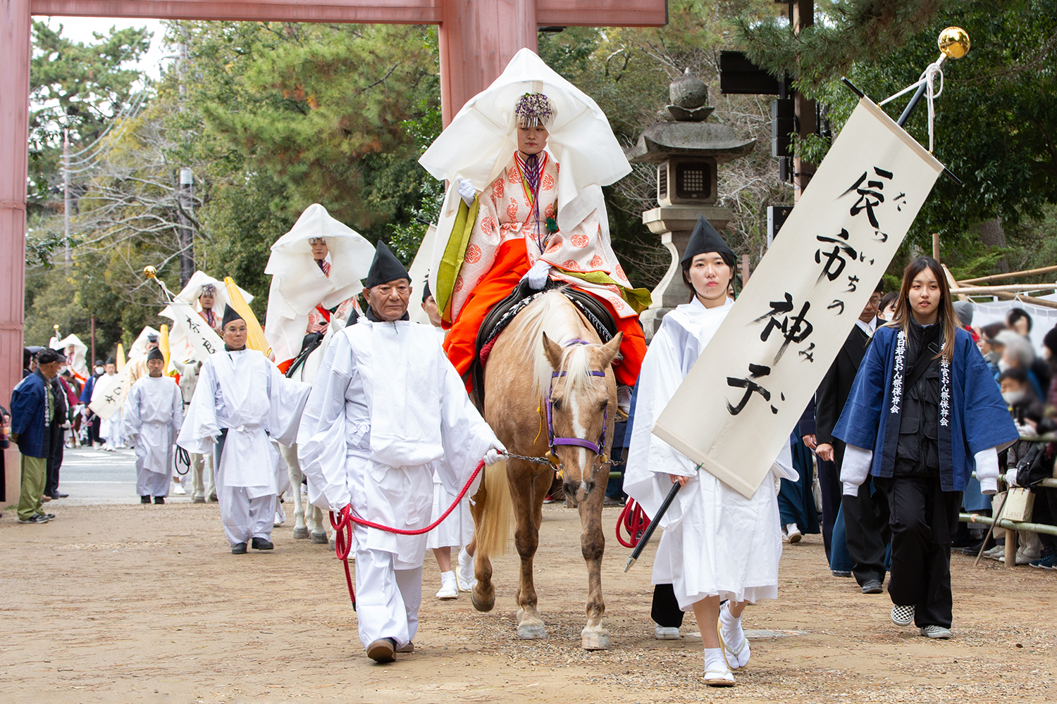 奈良春日大社「春日若宮おん祭」一日中続く神事芸能と1