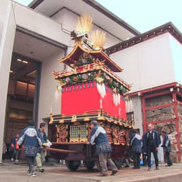 高山祭展示屋台の入れ替え　能登半島地震の影響受けた蔵からも無事に搬出　岐阜県高山市の屋台会館