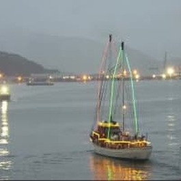 観光船で遊覧しながら夜景や花火を楽しで　静岡・清水港でナイトクルーズ
