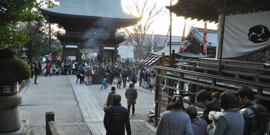 日牟禮八幡宮（正月時）