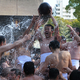 玉取祭り（玉せせり）